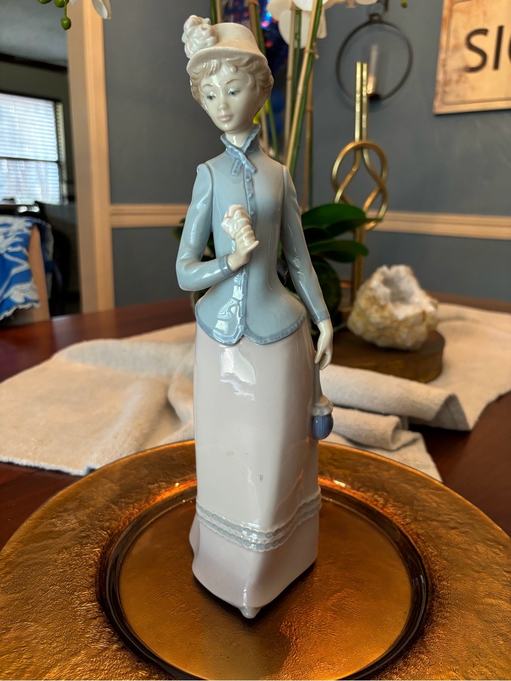 Lladro Figurine #4999 Rose Lady, Miss Teresa